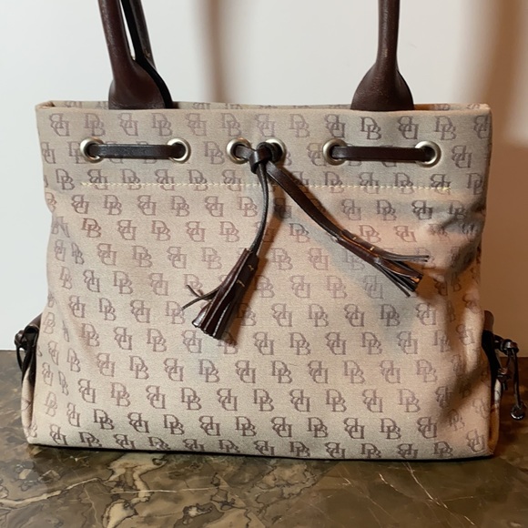 Dooney & Bourke Handbags - *SOLD*dooney and bourke med size bag-Near Perfect!